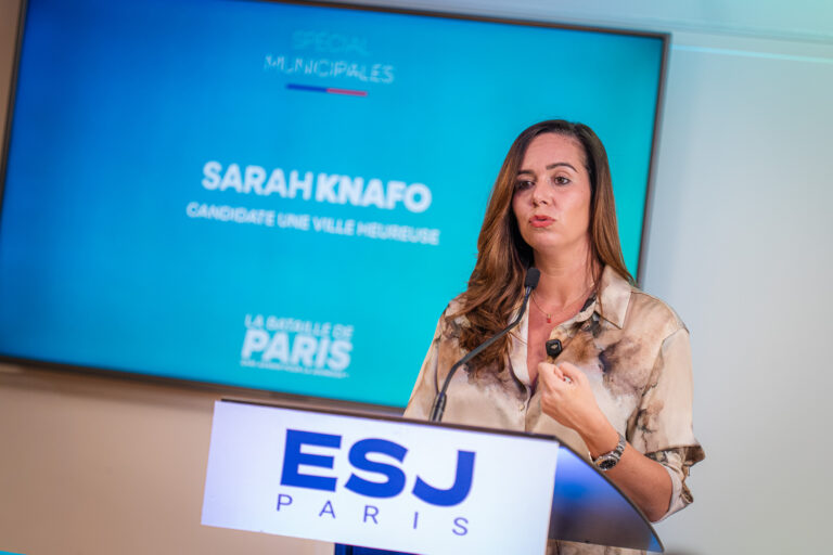 « Nous aurons besoin de tout le monde pour gagner cette élection»,  assure Sarah Knafo devant les étudiants de l&rsquo;ESJ Paris