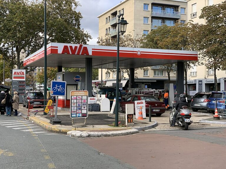 La fin des stations-service à Paris ? Le silence des candidats  