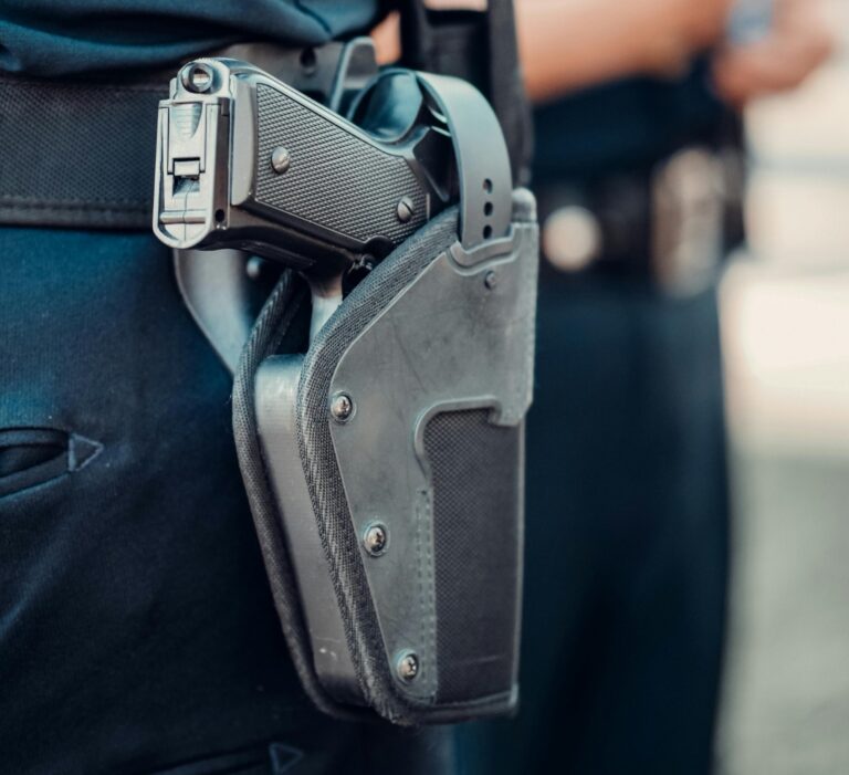 « Sans arme, ils sont impuissants » : à Paris, l’enjeu de l’armement de la police municipale